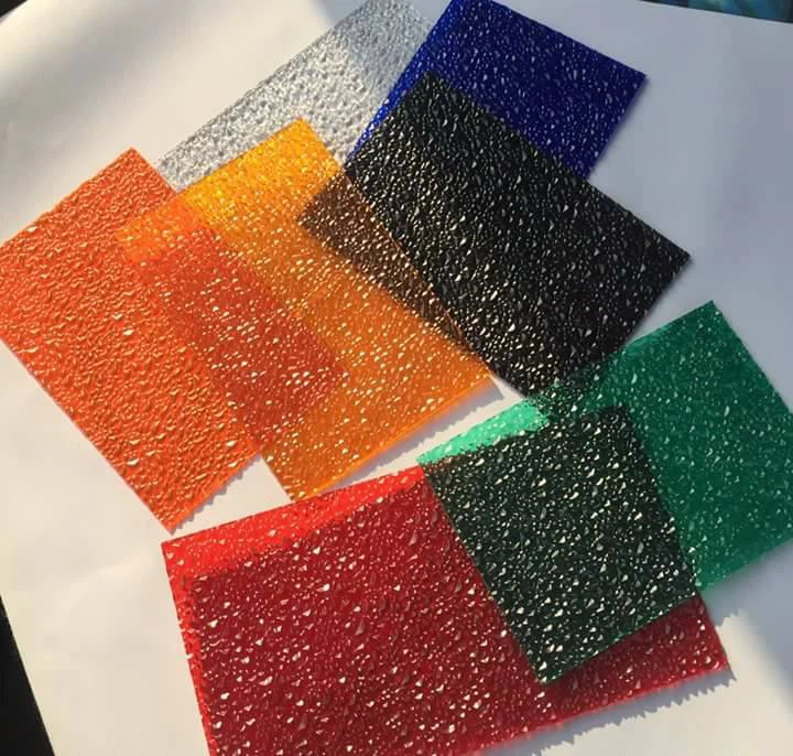 Razený polykarbonátový plech